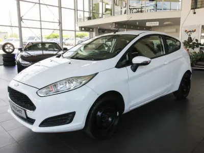 Gebraucht Ford Fiesta Trend 60 PS (44 kW) 2016 Weiß Kleinwagen