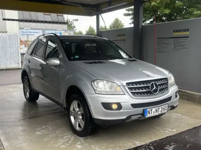 Gebraucht Mercedes ML320 224 PS (164 kW) 2005 Silber SUV