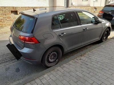 Gebraucht VW Golf VII Sound 110 PS (80 kW) 2018 Grau Limousine