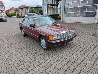 Rot Gebraucht 1989 Mercedes 190 Limousine | 8.700 €