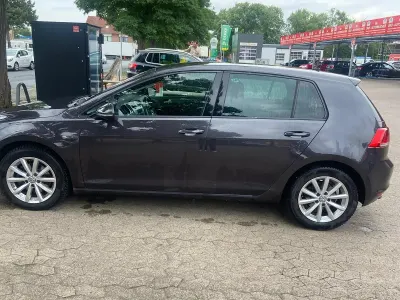 Gebraucht VW Golf VII 105 PS (77 kW) 2015 Grau Kleinwagen