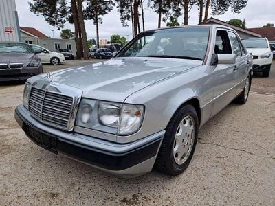 Usata Mercedes E220 150 CV (110 kW) 1993 Argento Berlina