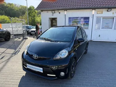 Second-hand Toyota Aygo Connect Style 68 CP (50 kW) 2013 Negru Hatchback
