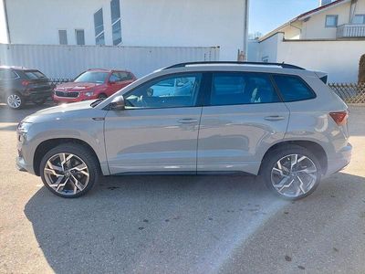 Neu Skoda Karoq SportLine 150 PS (110 kW) 2026 Graphitgraumetallic SUV