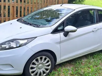 Gebraucht Ford Fiesta Trend 60 PS (44 kW) 2011 Weiß Limousine