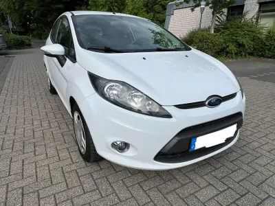 Gebraucht Ford Fiesta 82 PS (60 kW) 2012 Weiß Limousine