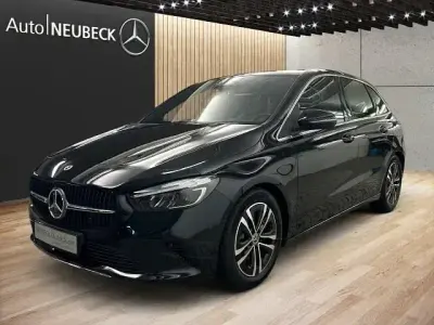 Gebraucht Mercedes B200 Progressive 163 PS (119 kW) 2024 lack kosmosschwarz Kleinwagen