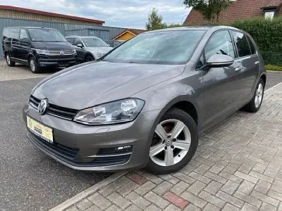 Gebraucht VW Golf VII Comfortline 105 PS (77 kW) 2014 Grau Limousine