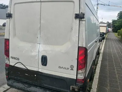 Gebraucht Iveco Daily 156 PS (114 kW) 2015 Weiß Van / Kleinbus
