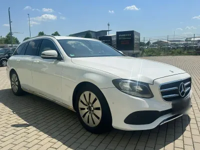 Gebraucht Mercedes E220 143 PS (105 kW) 2019 Weiß Kombi