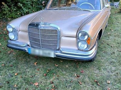 Gebraucht Mercedes 250 140 PS (102 kW) 1967 Gold Limousine
