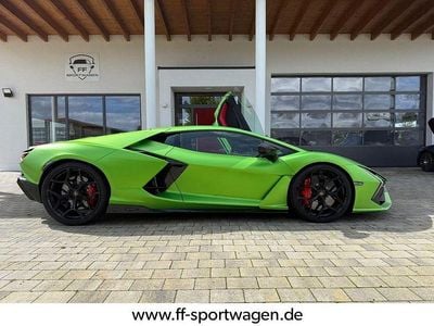 Grün Gebraucht 2025 Lamborghini Revuelto Coupé | 624.750 €