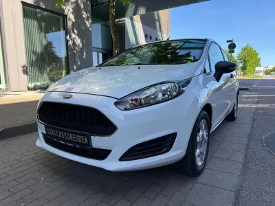 Gebraucht Ford Fiesta Ambiente 60 PS (44 kW) 2016 Weiß Kleinwagen