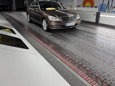 Gebraucht Mercedes S500 520 PS (382 kW) 2010 Braun Limousine
