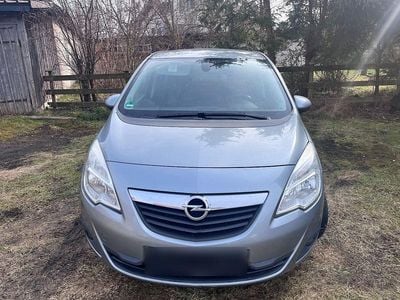 Usado Opel Meriva Edition 140 HP (102 kW) 2013 Cinzento Monovolume