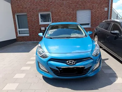 Gebraucht Hyundai i30 Classic 99 PS (72 kW) 2012 Blau Limousine