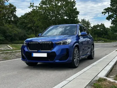 Gebraucht BMW iX1 M Sport 230 kW (313 PS) 2023 Blau SUV