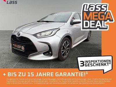 Shimmering silver metallic Gebraucht 2022 Toyota Yaris Hybrid Basis Kleinwagen | 20.980 € (Fairer Preis)