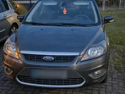 Gebraucht Ford Focus Titanium 125 PS (91 kW) 2010 Grau Kombi