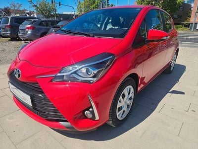 Usata Toyota Yaris Comfort 111 CV (81 kW) 2020 Rosso Berlina
