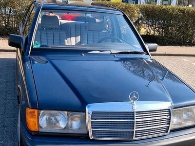 Second-hand Mercedes 190 107 CP (78 kW) 1991 Albastru Berlinǎ