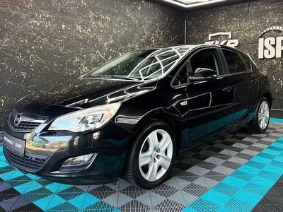 Usata Opel Astra Design Edition 116 CV (85 kW) 2012 Nero Berlina