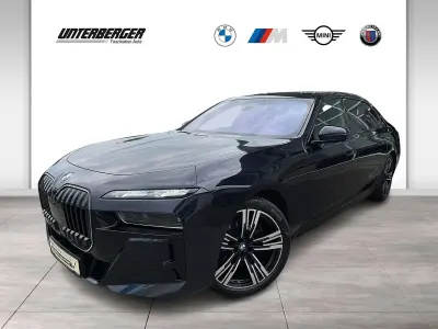 Gebraucht BMW 740 M Sport 303 PS (222 kW) 2025 M carbonschwarz Limousine