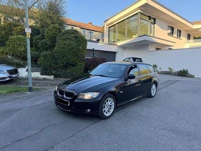 Gebraucht BMW 318 143 PS (105 kW) 2010 Schwarz Kombi
