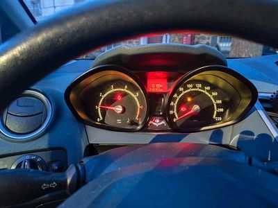 Usata Ford Fiesta 82 CV (60 kW) 2009 Grigio Utilitaria