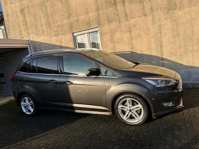 Grau Gebraucht 2018 Ford Grand C-Max Titanium Van / Kleinbus | 10.850 € (Etwas zu teuer)