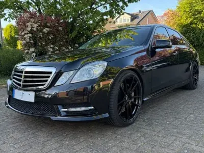 Używany Mercedes E500 Avantgarde 408 KM (300 kW) 2012 Czarny Kombi