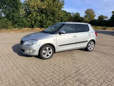 Gebraucht Skoda Fabia Style 69 PS (50 kW) 2010 Silber Kleinwagen