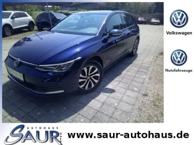 Gebraucht VW Golf VIII Active 150 PS (110 kW) 2023 Atlantic blue metallic (metallic) Limousine