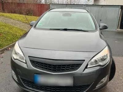 Gebraucht Opel Astra 2011 Grau Kombi