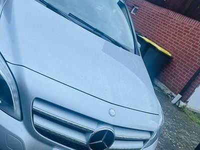 Gebraucht Mercedes B180 122 PS (89 kW) 2013 Silber Van / Kleinbus