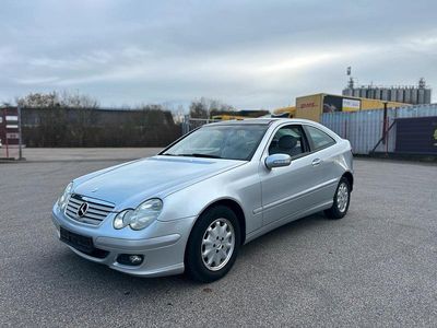 Silber Gebraucht 2005 Mercedes C200 Coupé | 3.699 € (Fairer Preis)