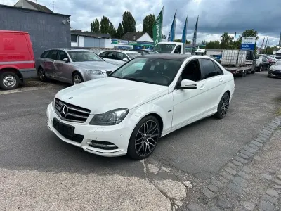 Gebraucht Mercedes C200 Edition 136 PS (100 kW) 2011 Weiß Limousine