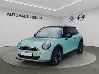 Second-hand Mini Cooper Favoured 156 CP (114 kW) 2025 Verde Hatchback