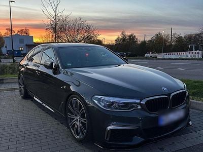 Grau Gebraucht 2017 BMW M550 Limousine | 40.000 €