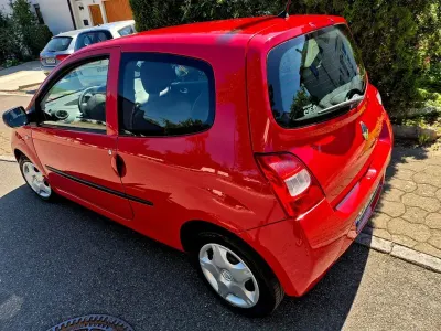 Gebraucht Renault Twingo 58 PS (42 kW) 2011 Rot Kleinwagen