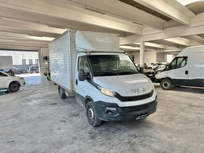 Gebraucht Iveco Daily 116 PS (85 kW) 2019 Weiß Van / Kleinbus