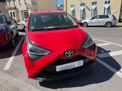 Second-hand Toyota Aygo 72 CP (52 kW) 2020 Roșu Hatchback