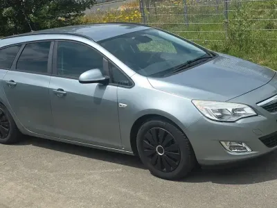 Gebraucht Opel Astra 116 PS (85 kW) 2011 Grau Kombi