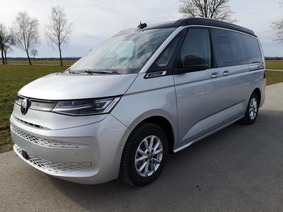 Reflexsilber matallic dach schwarz Gebraucht 2024 VW T7 Comfortline Van | 61.425 € (Guter Preis)