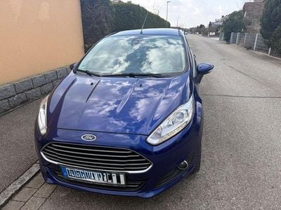 Gebraucht Ford Fiesta Titanium 125 PS (91 kW) 2015 Blau Limousine