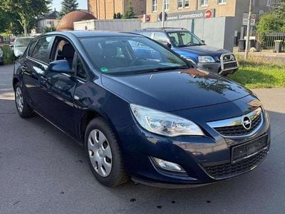 Używany Opel Astra 101 KM (74 kW) 2011 Niebieski Sedan/Limuzyna