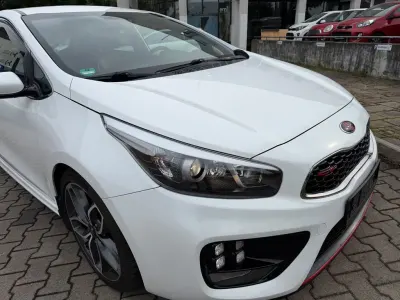 Gebraucht Kia Ceed GT-Challenge 204 PS (150 kW) 2017 (hw2) deluxe white Kleinwagen
