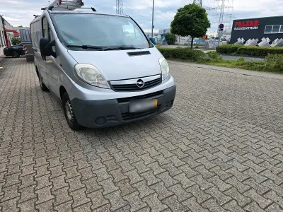 Gebraucht Opel Vivaro 115 PS (84 kW) 2009 Silber Van / Kleinbus