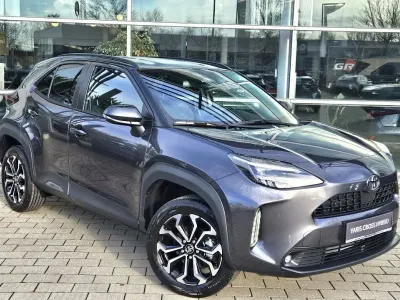 Neu Toyota Yaris Cross 131 PS (96 kW) 2026 Grau SUV