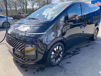 Gebraucht Hyundai Staria Signature 177 PS (130 kW) 2024 Schwarz Van / Kleinbus